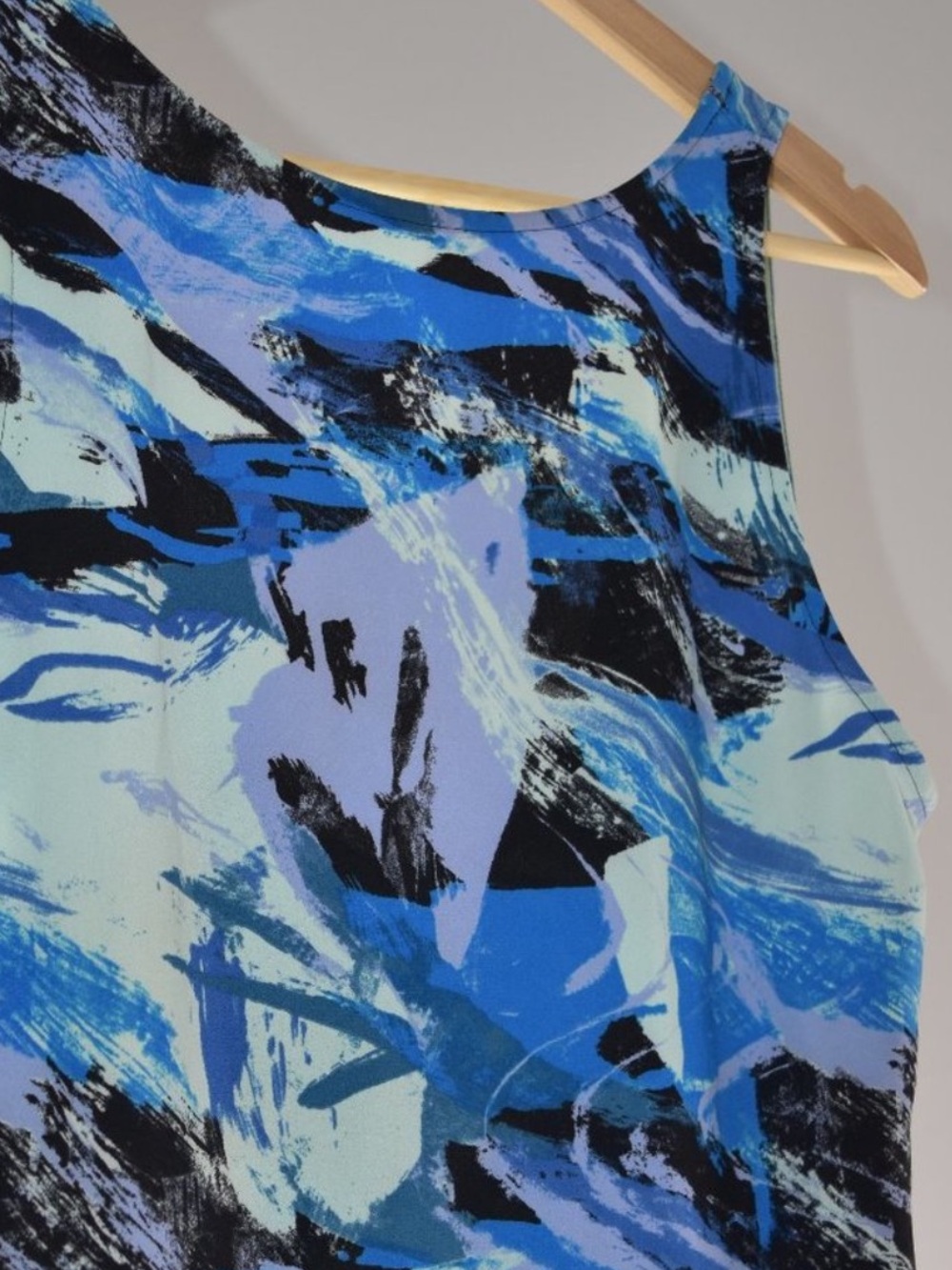 Abstract Print Shift Dress - Picture 6 of 10